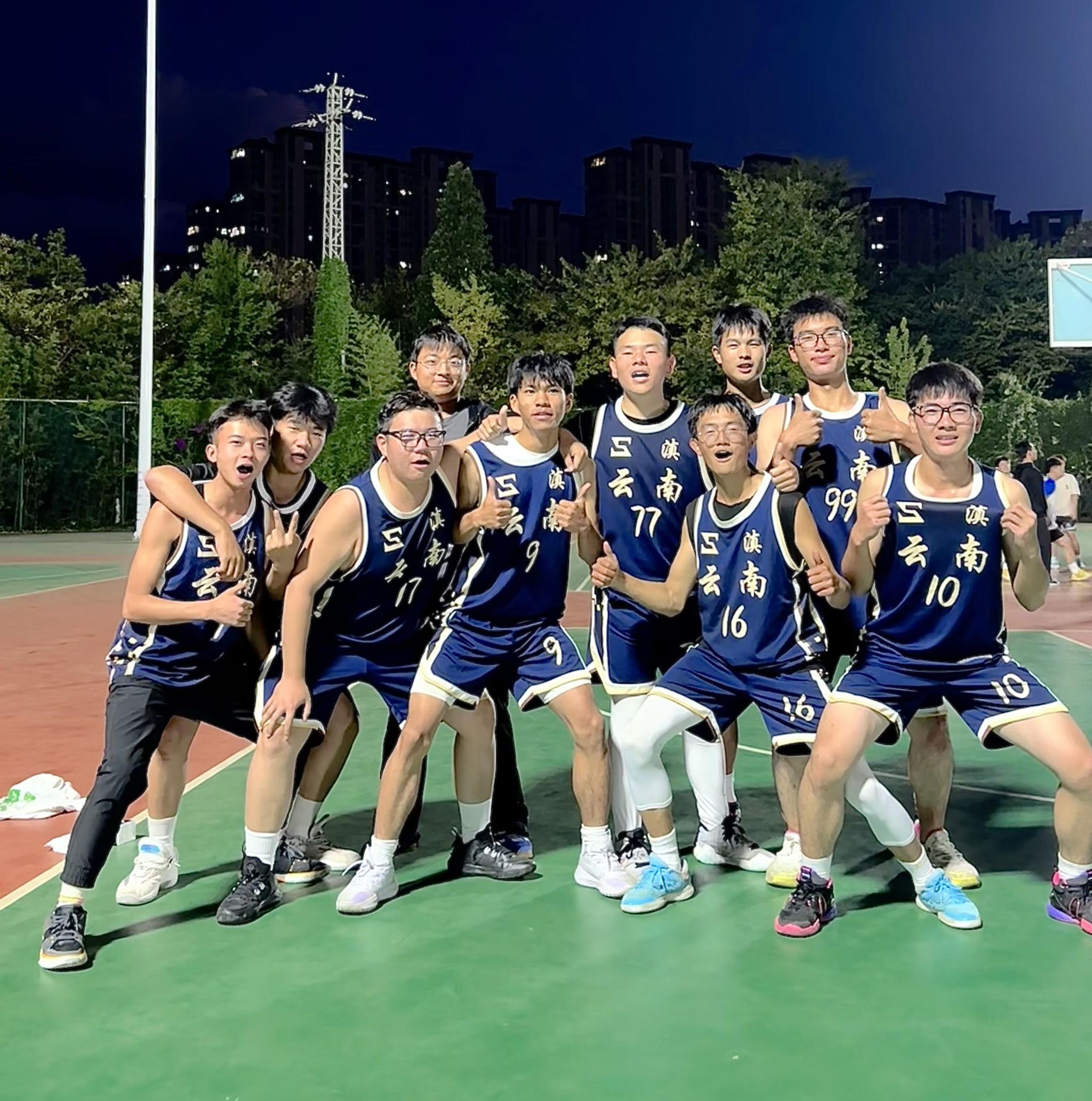 包含热血战役！球队以团队合作赢得胜利的词条